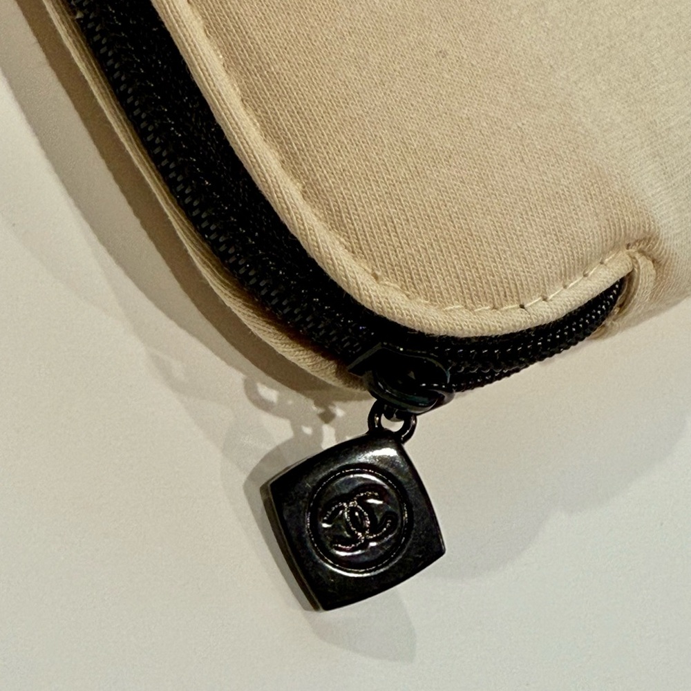 CHANEL Beige Quilted Beauty Bag & Black Zip ~11”x8” - Picture 3 of 3